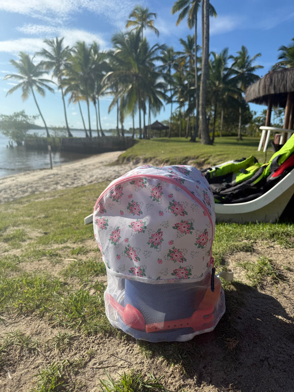 PRAIA - Branco flores e pétalas
