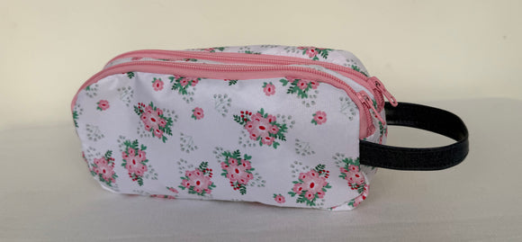 ESTOJO Branco flores e pétalas cinza