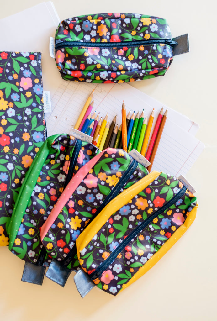 ESTOJO Azul escuro flores