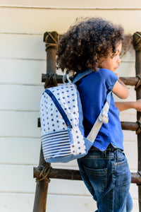 Mochila Azul escuro bolas, estrelas e riscas
