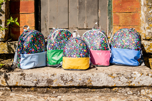 Mochila Azul Escuro Flores